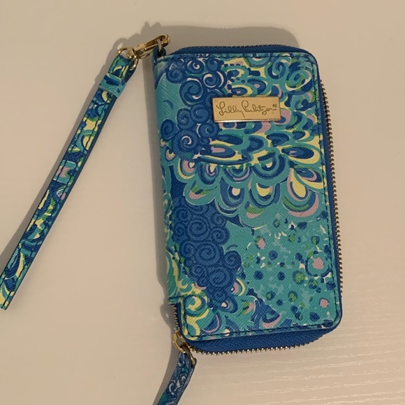 Lilly Pulitzer Handbags - Lilly Pulitzer cell phone wristlet
